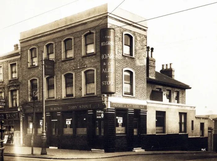 Framed Print : Photograph of Belgrave Tavern, Finchley, London Framed Print : Photograph of Belgrave Tavern, Finchley, London
