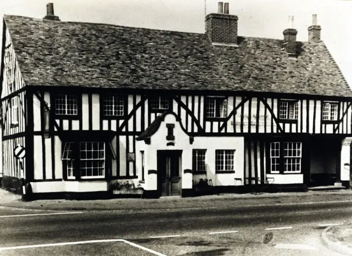 Framed Print : Photograph of Bell Inn, Kennett, Cambridgeshire Framed Print : Photograph of Bell Inn, Kennett, Cambridgeshire