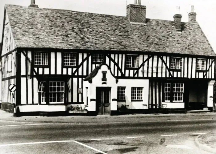 Framed Print : Photograph of Bell Inn, Kennett, Cambridgeshire Framed Print : Photograph of Bell Inn, Kennett, Cambridgeshire