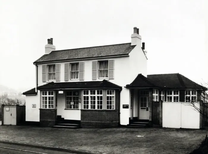 Framed Print : Photograph of Bell PH, Cheam, Greater London Framed Print : Photograph of Bell PH, Cheam, Greater London
