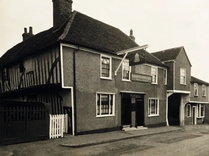 Framed Print : Photograph of Bell PH, Horndon, Essex Framed Print : Photograph of Bell PH, Horndon, Essex