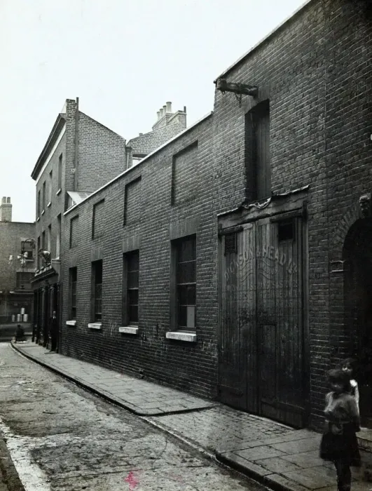 Framed Print : Photograph of Bell PH, Shadwell, London Framed Print : Photograph of Bell PH, Shadwell, London