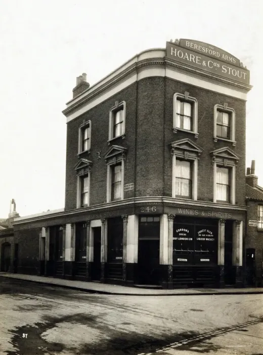 Framed Print : Photograph of Beresford Arms, Camberwell, London Framed Print : Photograph of Beresford Arms, Camberwell, London