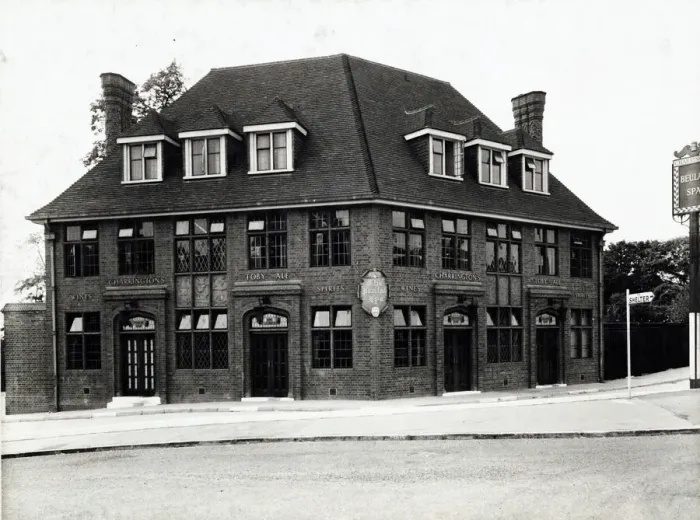 Framed Print : Photograph of Beulah Spa PH, Upper Norwood, London Framed Print : Photograph of Beulah Spa PH, Upper Norwood, London