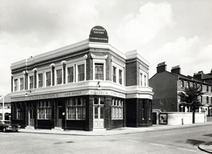 Framed Print : Photograph of Birkbeck Tavern, Leytonstone, London Framed Print : Photograph of Birkbeck Tavern, Leytonstone, London