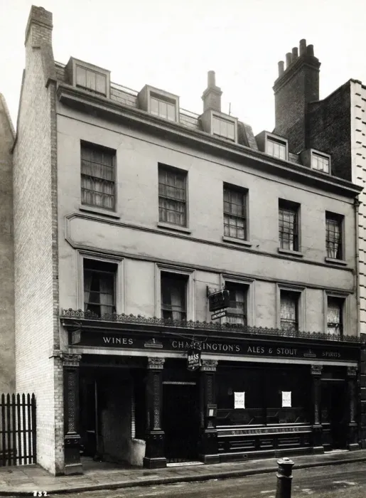 Framed Print : Photograph of Black Bull PH, City, London Framed Print : Photograph of Black Bull PH, City, London