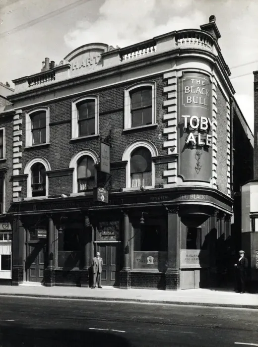 Framed Print : Photograph of Black Bull PH, Stoke Newington, London Framed Print : Photograph of Black Bull PH, Stoke Newington, London