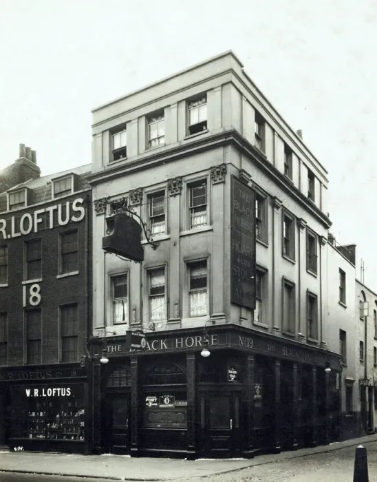Framed Print : Photograph of Black Horse PH, Bloomsbury, London Framed Print : Photograph of Black Horse PH, Bloomsbury, London