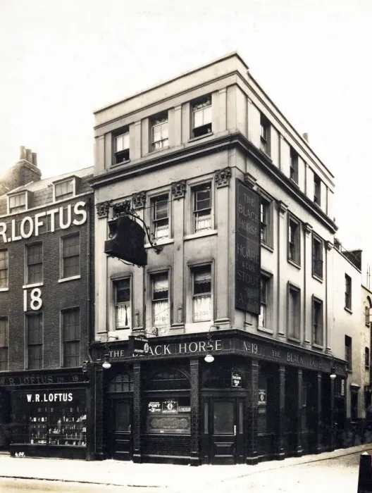 Framed Print : Photograph of Black Horse PH, Bloomsbury, London Framed Print : Photograph of Black Horse PH, Bloomsbury, London