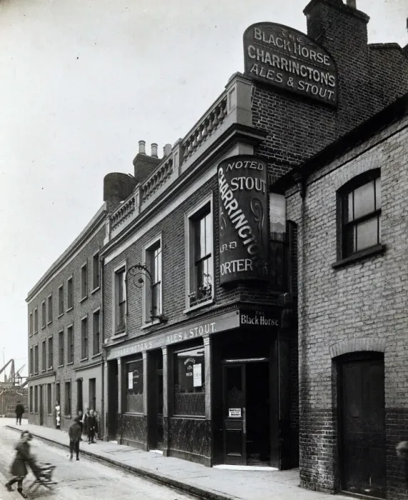 Framed Print : Photograph of Black Horse PH, Rotherhithe, London Framed Print : Photograph of Black Horse PH, Rotherhithe, London