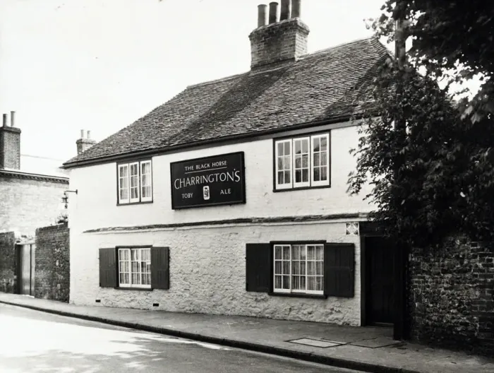Framed Print : Photograph of Black Horse PH, Sandwich, Kent