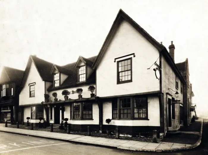 Framed Print : Photograph of Blighs Hotel, Sevenoaks, Kent Framed Print : Photograph of Blighs Hotel, Sevenoaks, Kent