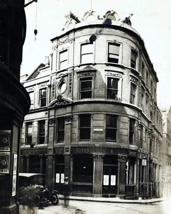 Framed Print : Photograph of Blue Last PH, Ludgate Hill, London Framed Print : Photograph of Blue Last PH, Ludgate Hill, London
