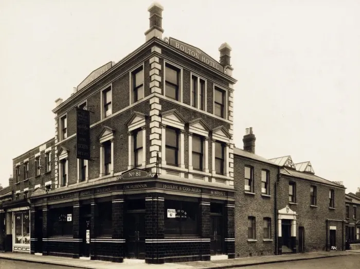 Framed Print : Photograph of Bolton Hotel, Chiswick, London Framed Print : Photograph of Bolton Hotel, Chiswick, London