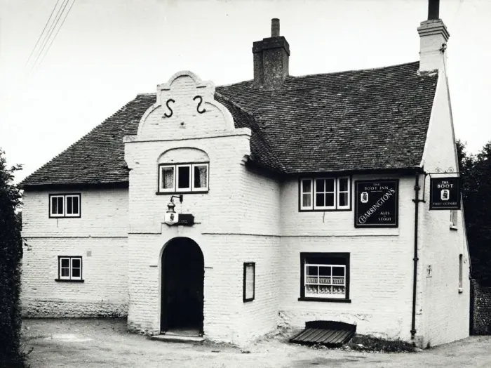 Framed Print : Photograph of Boot Inn, Sutton, Surrey Framed Print : Photograph of Boot Inn, Sutton, Surrey