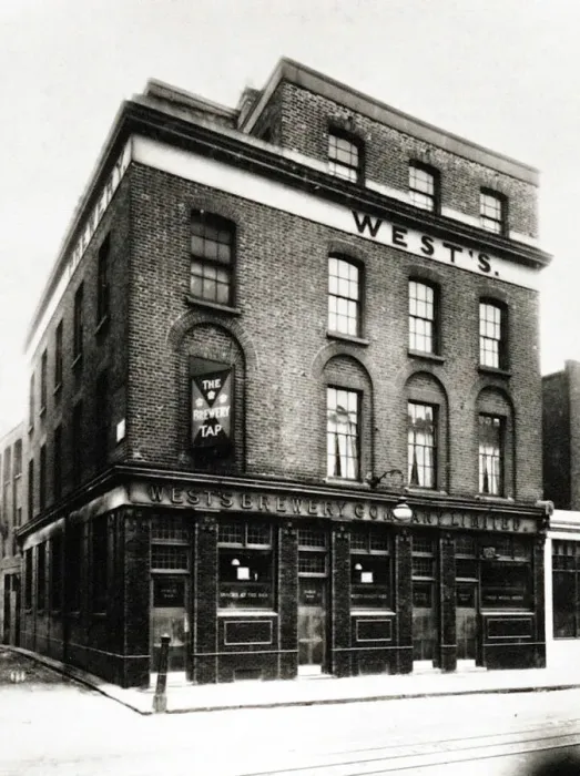 Framed Print : Photograph of Brewery Tap PH, Hackney, London Framed Print : Photograph of Brewery Tap PH, Hackney, London
