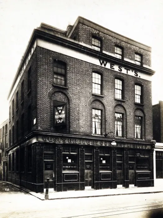 Framed Print : Photograph of Brewery Tap PH, Hackney, London Framed Print : Photograph of Brewery Tap PH, Hackney, London