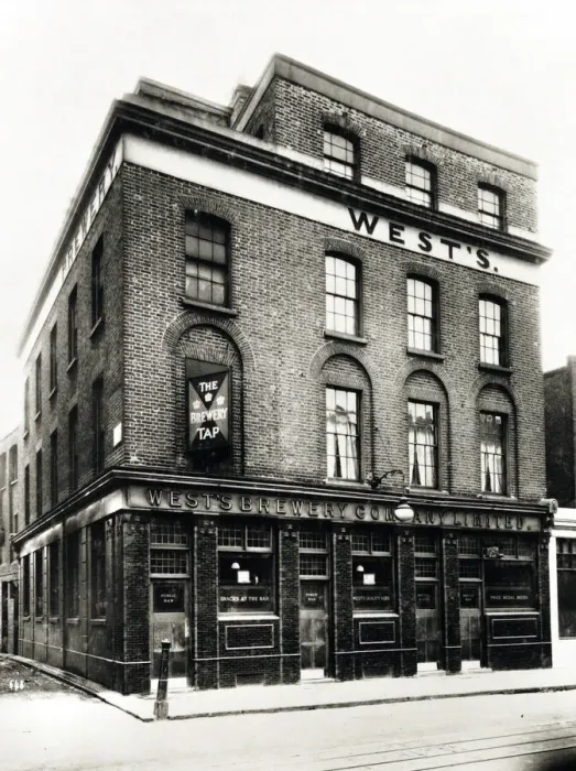 Framed Print : Photograph of Brewery Tap PH, Hackney, London Framed Print : Photograph of Brewery Tap PH, Hackney, London