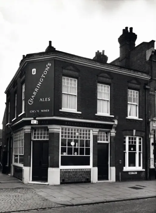 Framed Print : Photograph of Bricklayers Arms, Beckenham, Greater London Framed Print : Photograph of Bricklayers Arms, Beckenham, Greater London