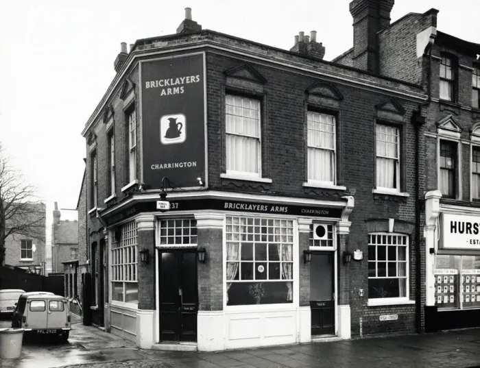 Framed Print : Photograph of Bricklayers Arms, Beckenham, Greater London Framed Print : Photograph of Bricklayers Arms, Beckenham, Greater London
