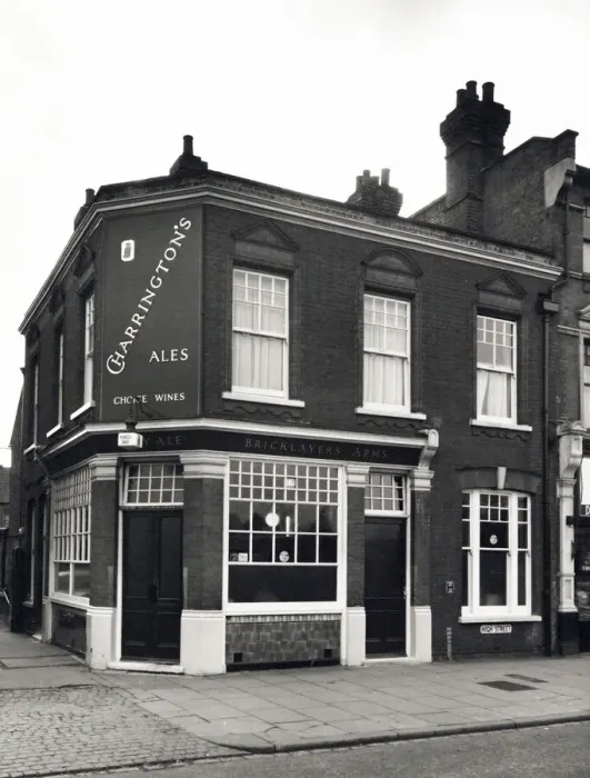 Framed Print : Photograph of Bricklayers Arms, Beckenham, Greater London Framed Print : Photograph of Bricklayers Arms, Beckenham, Greater London