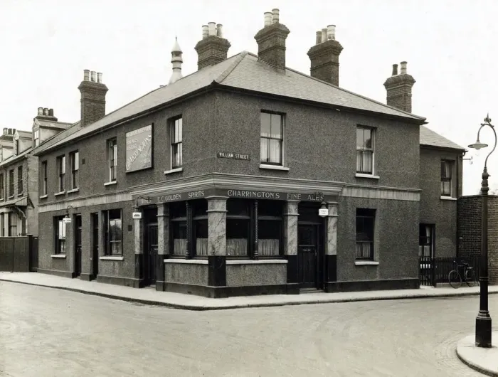 Framed Print : Photograph of Bricklayers Arms, Grays, Essex Framed Print : Photograph of Bricklayers Arms, Grays, Essex