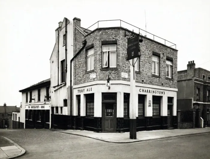 Framed Print : Photograph of Bricklayers Arms, Norwood (New), London Framed Print : Photograph of Bricklayers Arms, Norwood (New), London