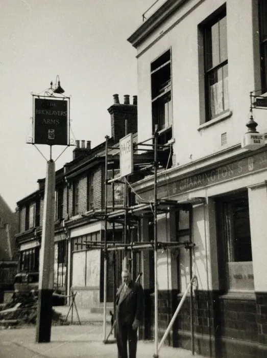 Framed Print : Photograph of Bricklayers Arms, Norwood (Old), London Framed Print : Photograph of Bricklayers Arms, Norwood (Old), London