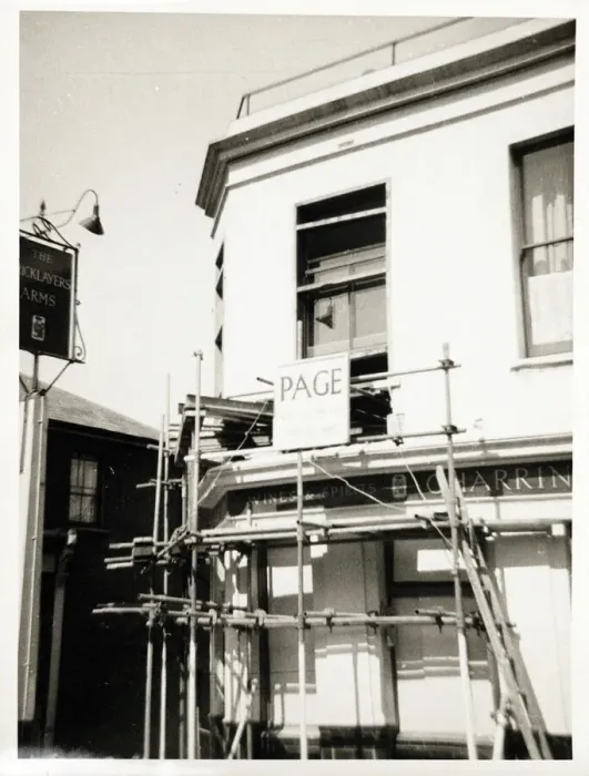 Framed Print : Photograph of Bricklayers Arms, Norwood (Old), London Framed Print : Photograph of Bricklayers Arms, Norwood (Old), London