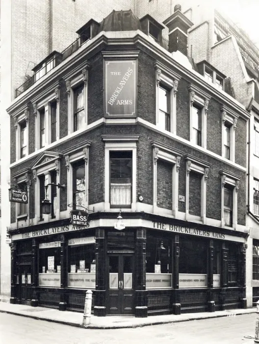 Framed Print : Photograph of Bricklayers Arms, Wardour, London Framed Print : Photograph of Bricklayers Arms, Wardour, London