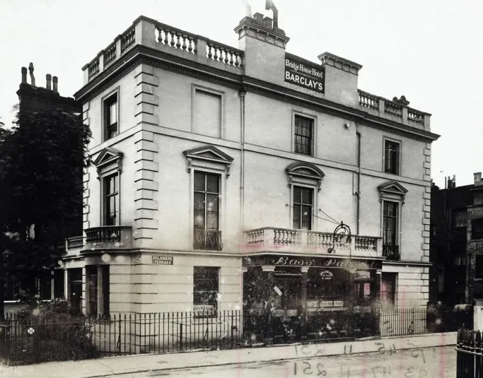 Framed Print : Photograph of Bridge House Hotel, Paddington, London Framed Print : Photograph of Bridge House Hotel, Paddington, London