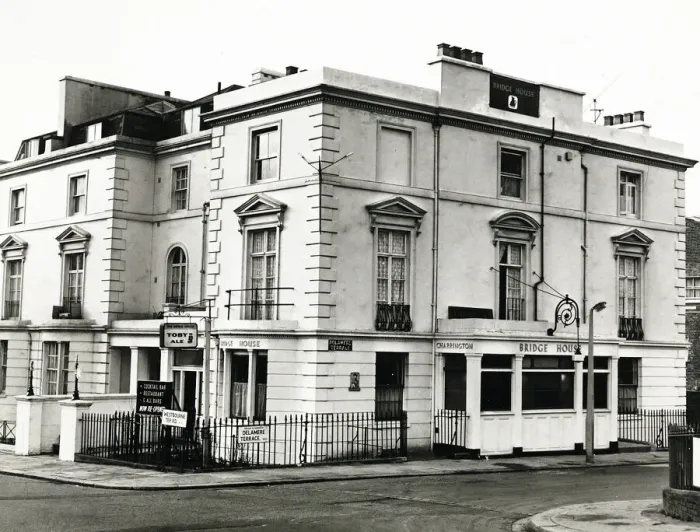 Framed Print : Photograph of Bridge House Hotel, Paddington, London Framed Print : Photograph of Bridge House Hotel, Paddington, London