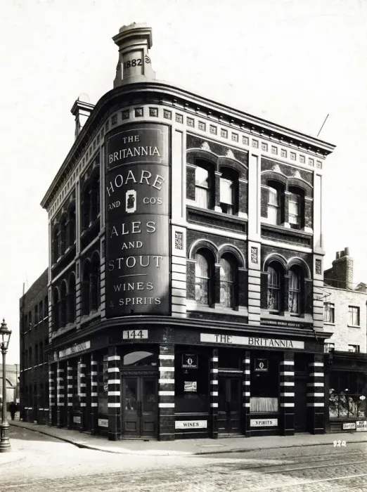 Framed Print : Photograph of Britannia PH, Borough, London Framed Print : Photograph of Britannia PH, Borough, London