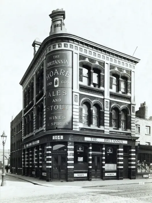 Framed Print : Photograph of Britannia PH, Borough, London Framed Print : Photograph of Britannia PH, Borough, London