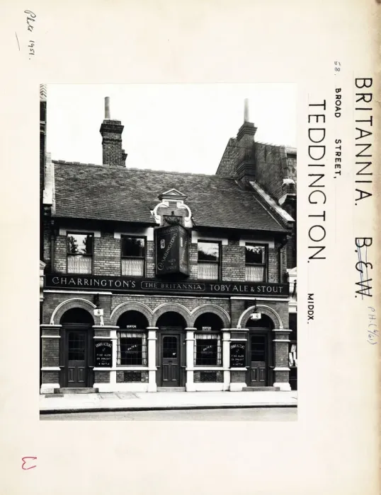 Framed Print : Photograph of Britannia PH, Teddington, Greater London Framed Print : Photograph of Britannia PH, Teddington, Greater London