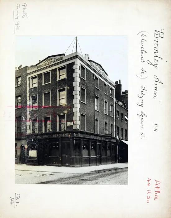 Framed Print : Photograph of Bromley Arms, Euston, London Framed Print : Photograph of Bromley Arms, Euston, London