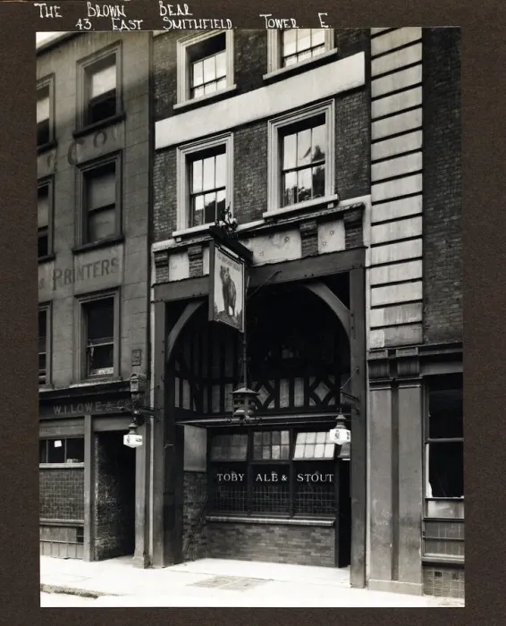 Framed Print : Photograph of Brown Bear PH, East Smithfield, London Framed Print : Photograph of Brown Bear PH, East Smithfield, London