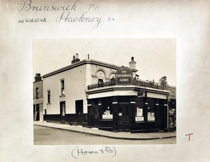 Framed Print : Photograph of Brunswick Arms, Hackney, London Framed Print : Photograph of Brunswick Arms, Hackney, London