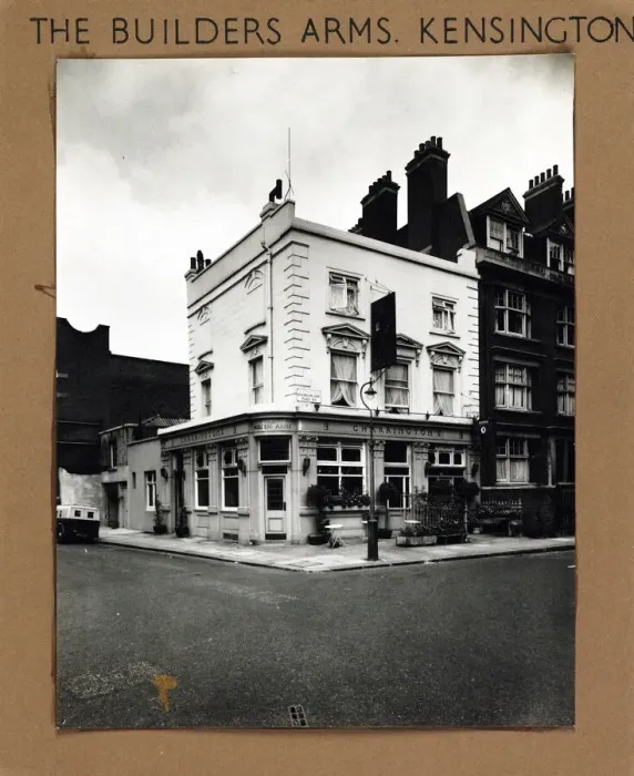 Framed Print : Photograph of Builders Arms, Kensington, London Framed Print : Photograph of Builders Arms, Kensington, London