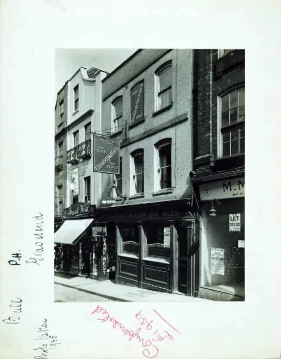 Framed Print : Photograph of Bull PH, Gravesend, Kent Framed Print : Photograph of Bull PH, Gravesend, Kent