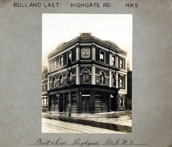 Framed Print : Photograph of Bull & Last PH, Kentish Town, London Framed Print : Photograph of Bull & Last PH, Kentish Town, London