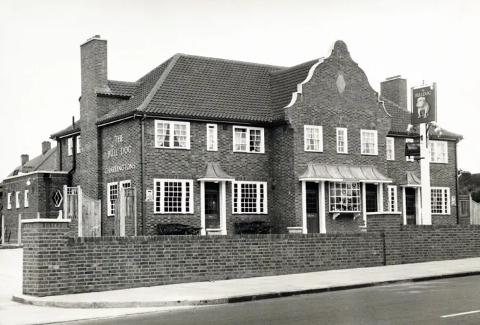 Framed Print : Photograph of Bulldog PH, Enfield, Greater London Framed Print : Photograph of Bulldog PH, Enfield, Greater London