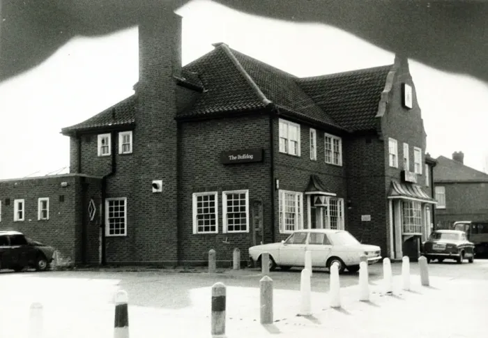 Framed Print : Photograph of Bulldog PH, Enfield, Greater London Framed Print : Photograph of Bulldog PH, Enfield, Greater London