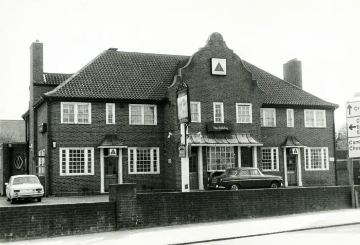 Framed Print : Photograph of Bulldog PH, Enfield, Greater London Framed Print : Photograph of Bulldog PH, Enfield, Greater London
