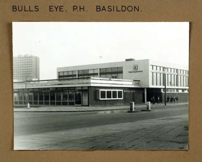 Framed Print : Photograph of Bullseye PH, Basildon, Essex Framed Print : Photograph of Bullseye PH, Basildon, Essex