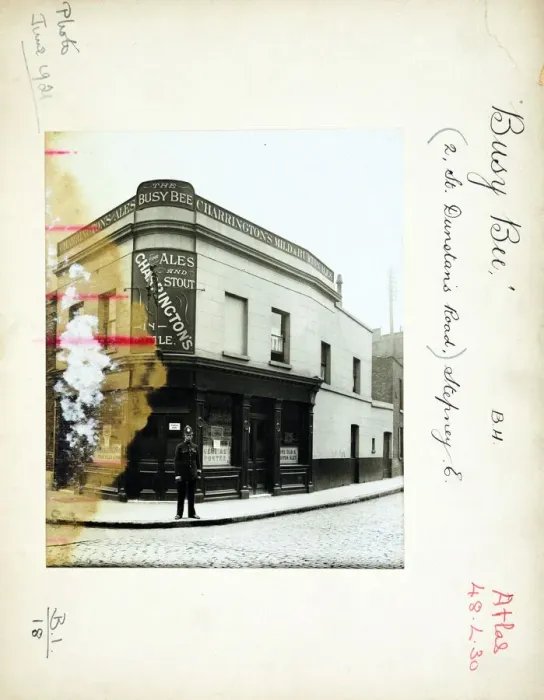 Framed Print : Photograph of Busy Bee PH, Stepney, London Framed Print : Photograph of Busy Bee PH, Stepney, London
