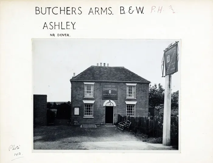 Framed Print : Photograph of Butchers Arms, Ashley, Kent Framed Print : Photograph of Butchers Arms, Ashley, Kent