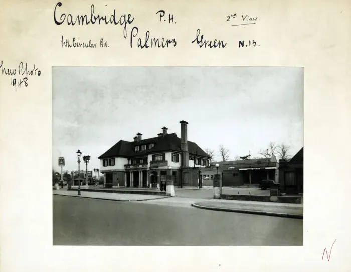 Framed Print : Photograph of Cambridge PH, Palmers Green, London Framed Print : Photograph of Cambridge PH, Palmers Green, London