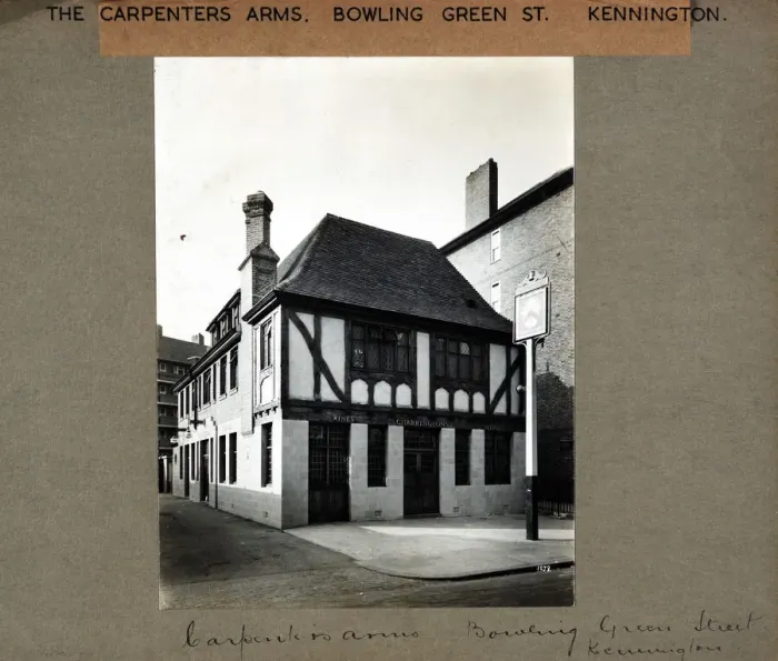 Framed Print : Photograph of Carpenters Arms, Kennington, London Framed Print : Photograph of Carpenters Arms, Kennington, London