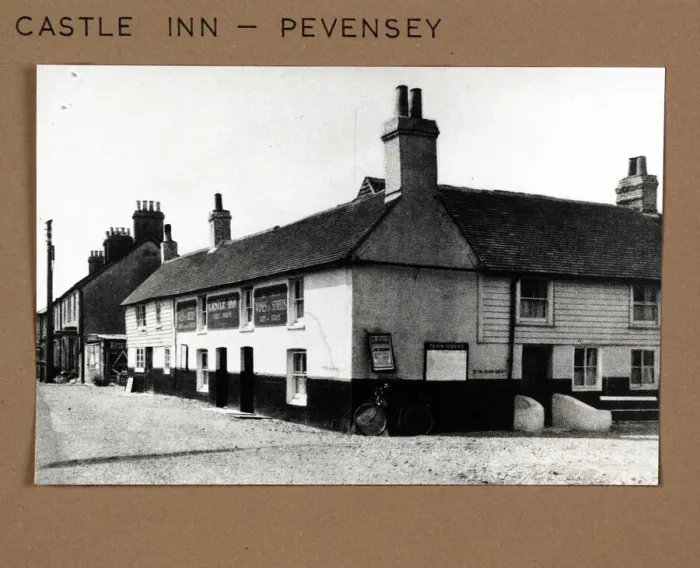 Framed Print : Photograph of Castle Inn, Pevensey, Sussex Framed Print : Photograph of Castle Inn, Pevensey, Sussex
